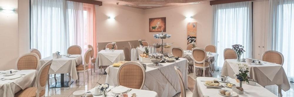 Hotel Guerro Castelvetro di Modena Bagian luar foto