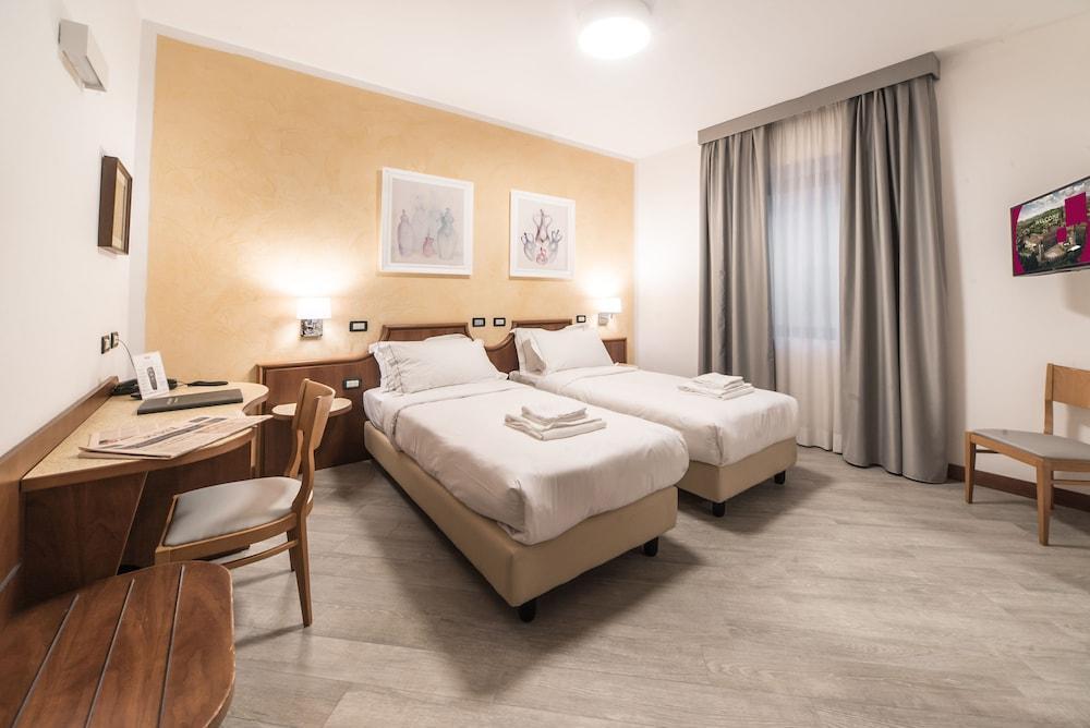 Hotel Guerro Castelvetro di Modena Bagian luar foto